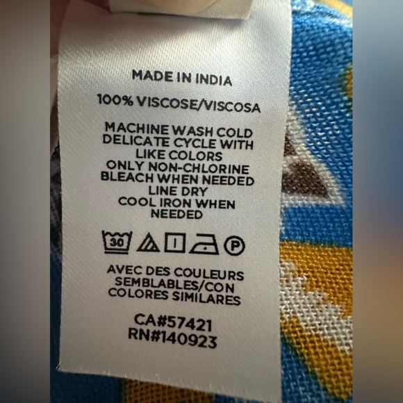 NWT! 4 for $20 - Women’s Blue, Yellow & White Leaf Print Loft Fashion Scarf 💙 - Picture 4 of 5